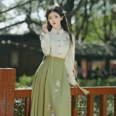 រ៉ូបពណ៌បៃតង